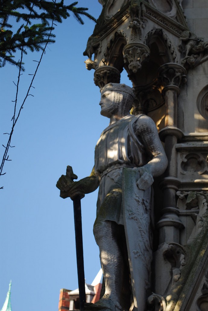 A statue of Simon de Montfort from a clock tower in Leicester.