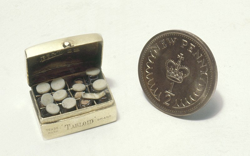 A medicine chest from the dollhouse, photographed next to a 1.7 cm halfpenny. Image source: CC BY 4.0. 