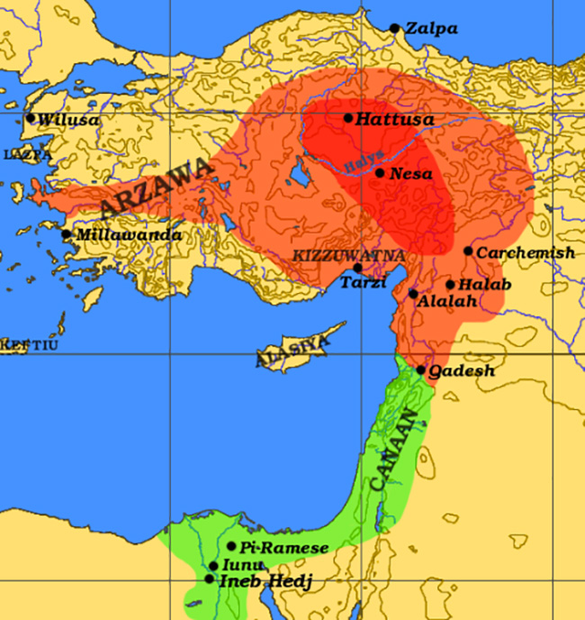 Um mapa que ilustra a expansão hitita e a localização da capital Hattusa