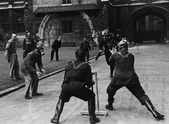 Public_RecPublic_Record_Office_staff_play_cricket_outside_Chancery_Lane_offices_in_London_during_the_Blitz