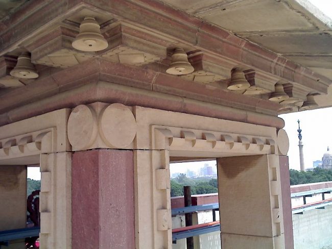 The bells which adorned the Viceroy's Palace were said to represent the eternal strength of the British Empire. Image source: आशीष भटनागर / CC BY-SA 3.0.