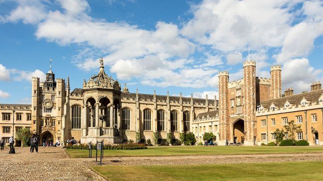 The Great Court of Trinity College, Cambridge. Image source: Rafa Esteve / CC BY-SA 4.0.