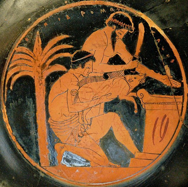 O sacrifício de um javali mostrado em um kylix do sótão, um copo de bebida da região ao redor de Atenas. Pintado pelo Pintor Epidromos, c. 510–500 BC, Louvre