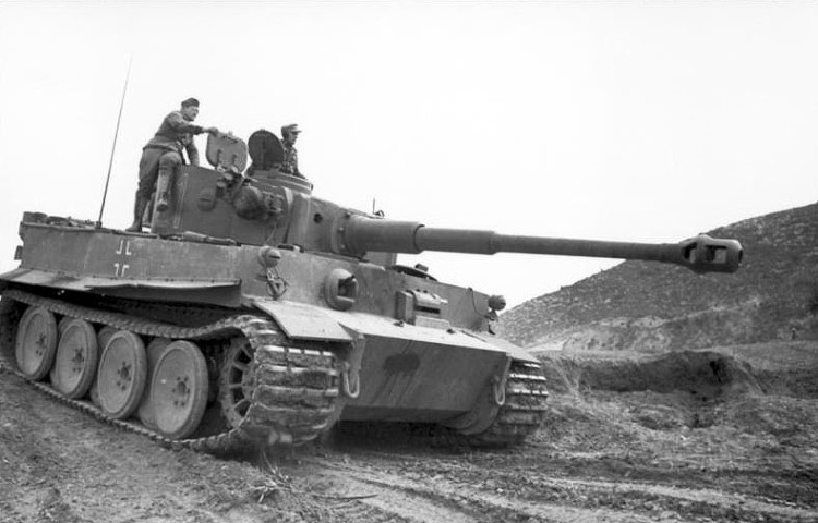tiger 2 vs modern tank