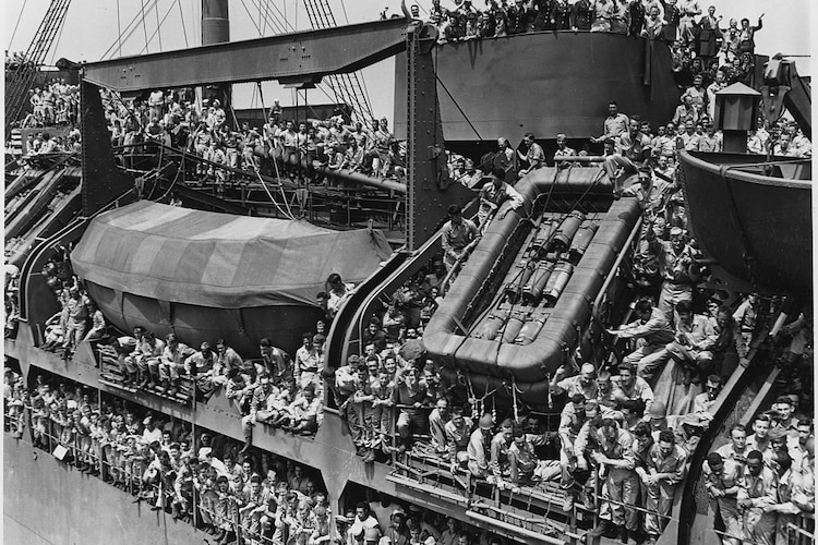 US troops aboard a ship home, August 1945.