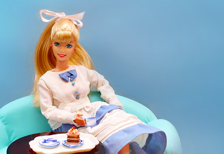 A PicturePerfect Delight! Our Sitting Barbie Doll Cake captures elegance  and beauty in every detail. - YouTube