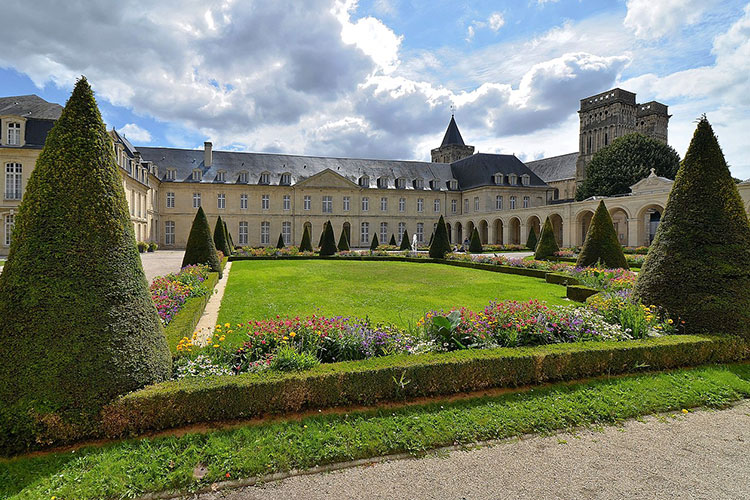 Abbaye aux Dames - History and Facts | History Hit