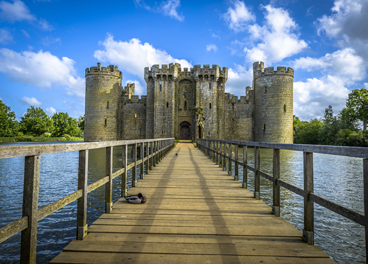 cool castles to visit in england
